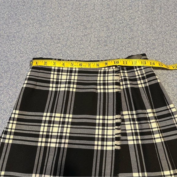 The Works Saks Fifth Avenue Skirt Vtg Wrap Black & White Plaid Wool Kilt Size 6 - Picture 9 of 10